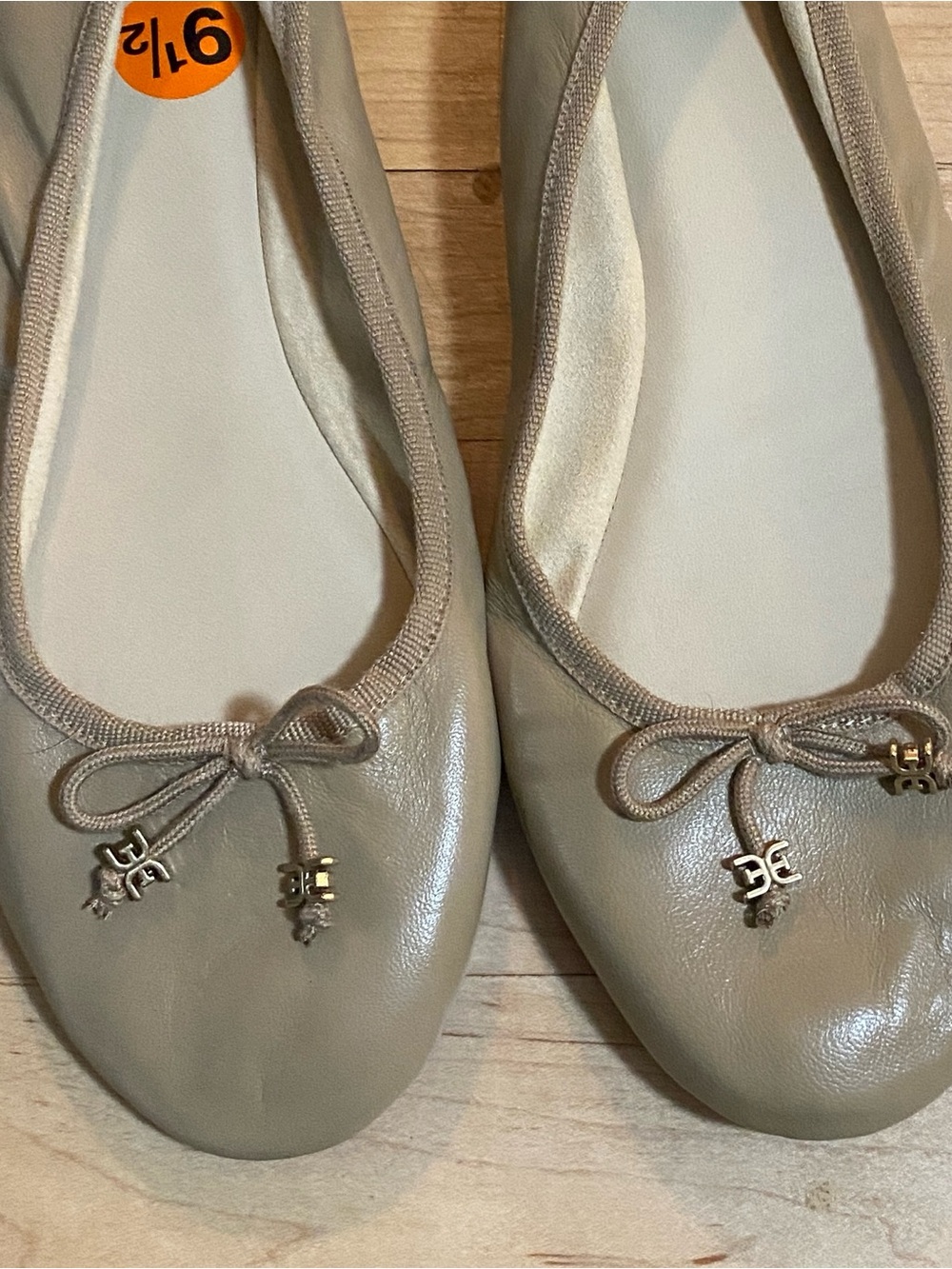 NEW Sam Edelman Tan Leather Ballet Flats Size 9.5 Logo Charms - Picture 7 of 8